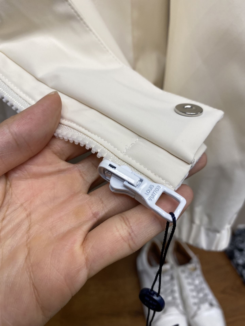 l0vis Vvtt0n outwear